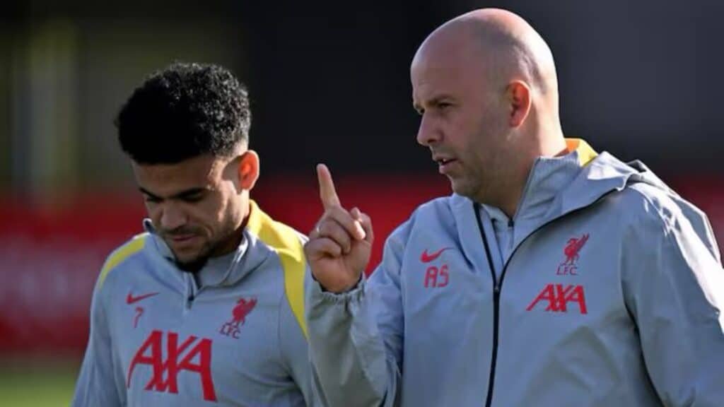 Luis Diaz y Arne Slot en Liverpool