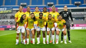 Selección Colombia femenina posando para la foto protocolaria