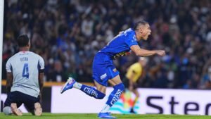 Gol en propia de Willer Ditta