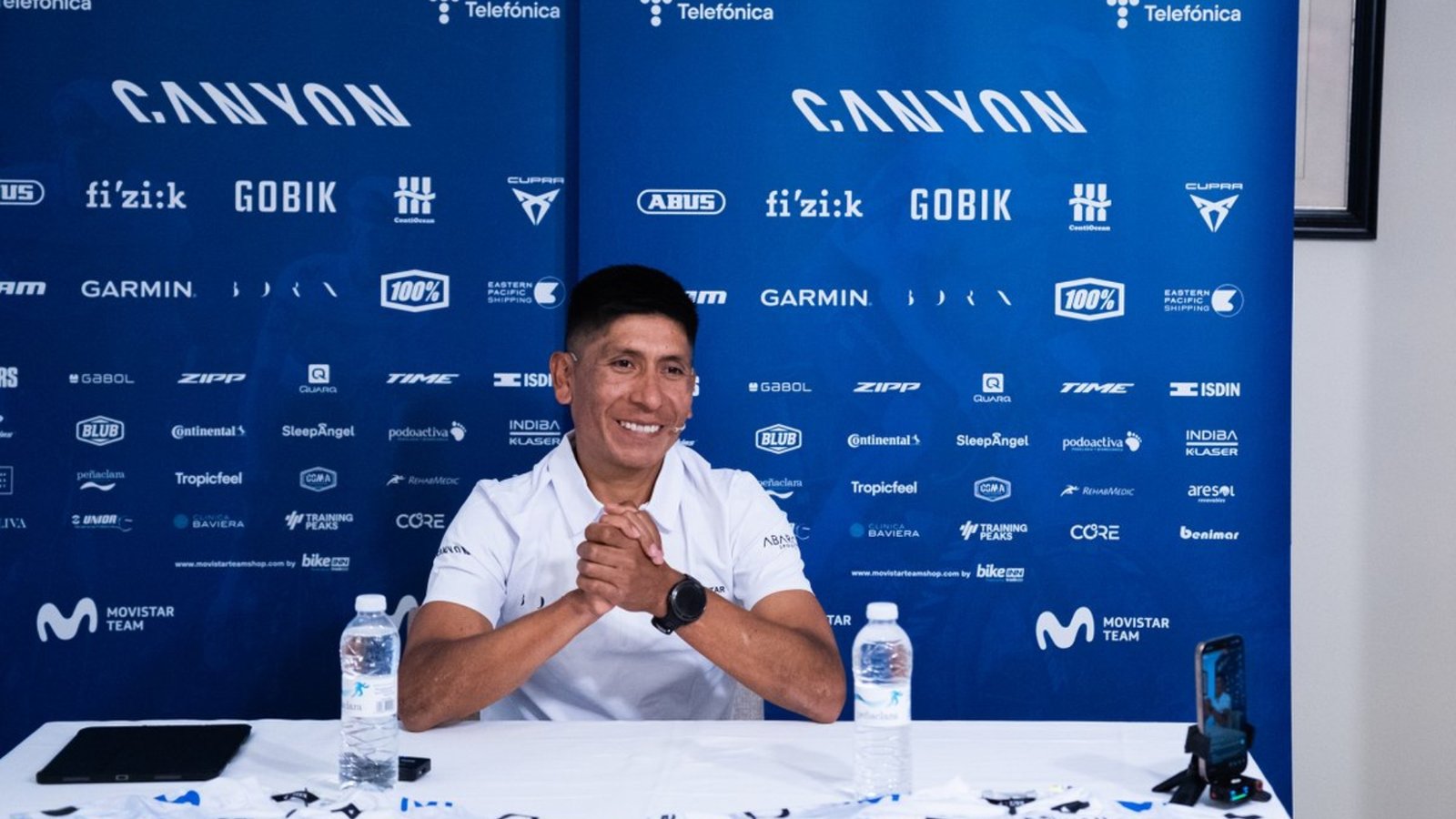 Nairo Quintana anunciando su retiro