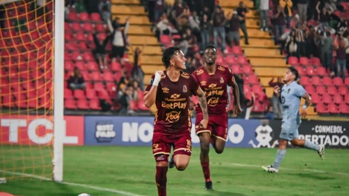 Tatay Torres celebrando