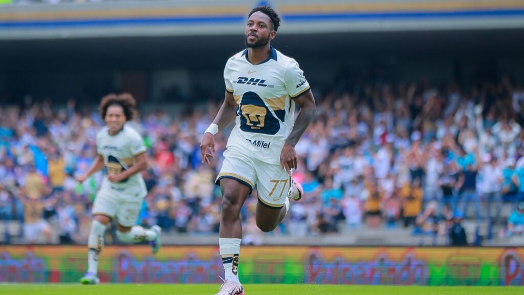 Álvaro Angulo en Pumas
