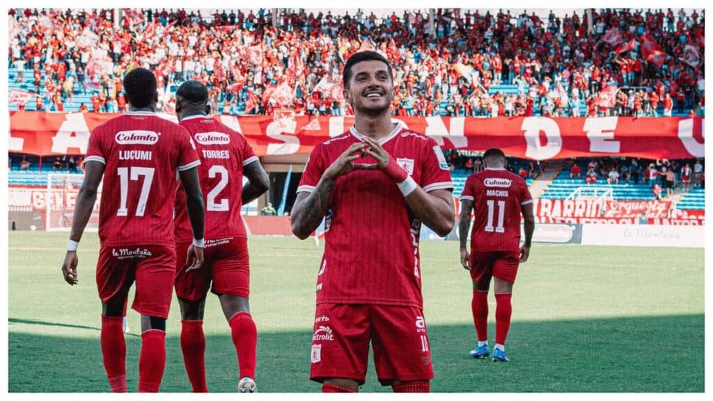 Yeison Guzmán celebra un gol con el América de Cali.