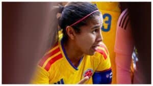 Leicy Santos anima a sus compañeras en la Selección Colombia Femenina