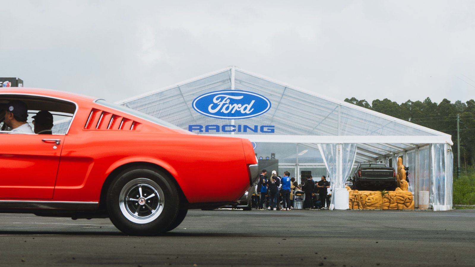 Lanzamiento Ford Racing