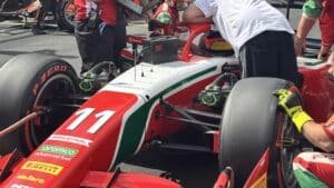 Montoya en su monoplaza