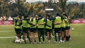 Equipo femenino de Atlético Nacional reunido