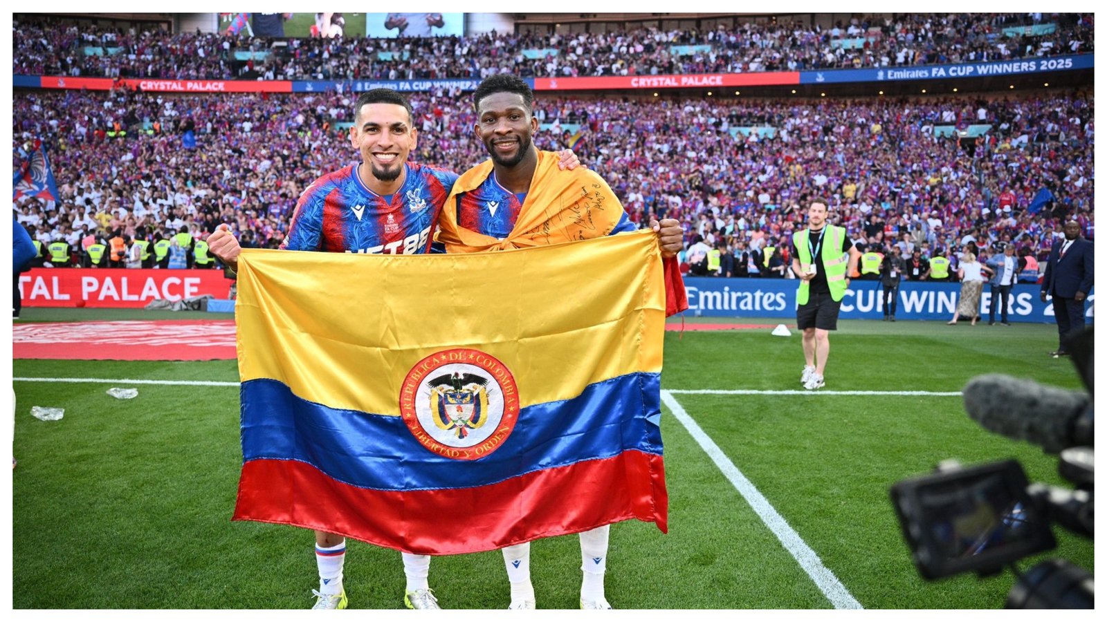 Daniel Muñoz y Jefferson Lerma celebran un nuevo título con el Crystal Palace