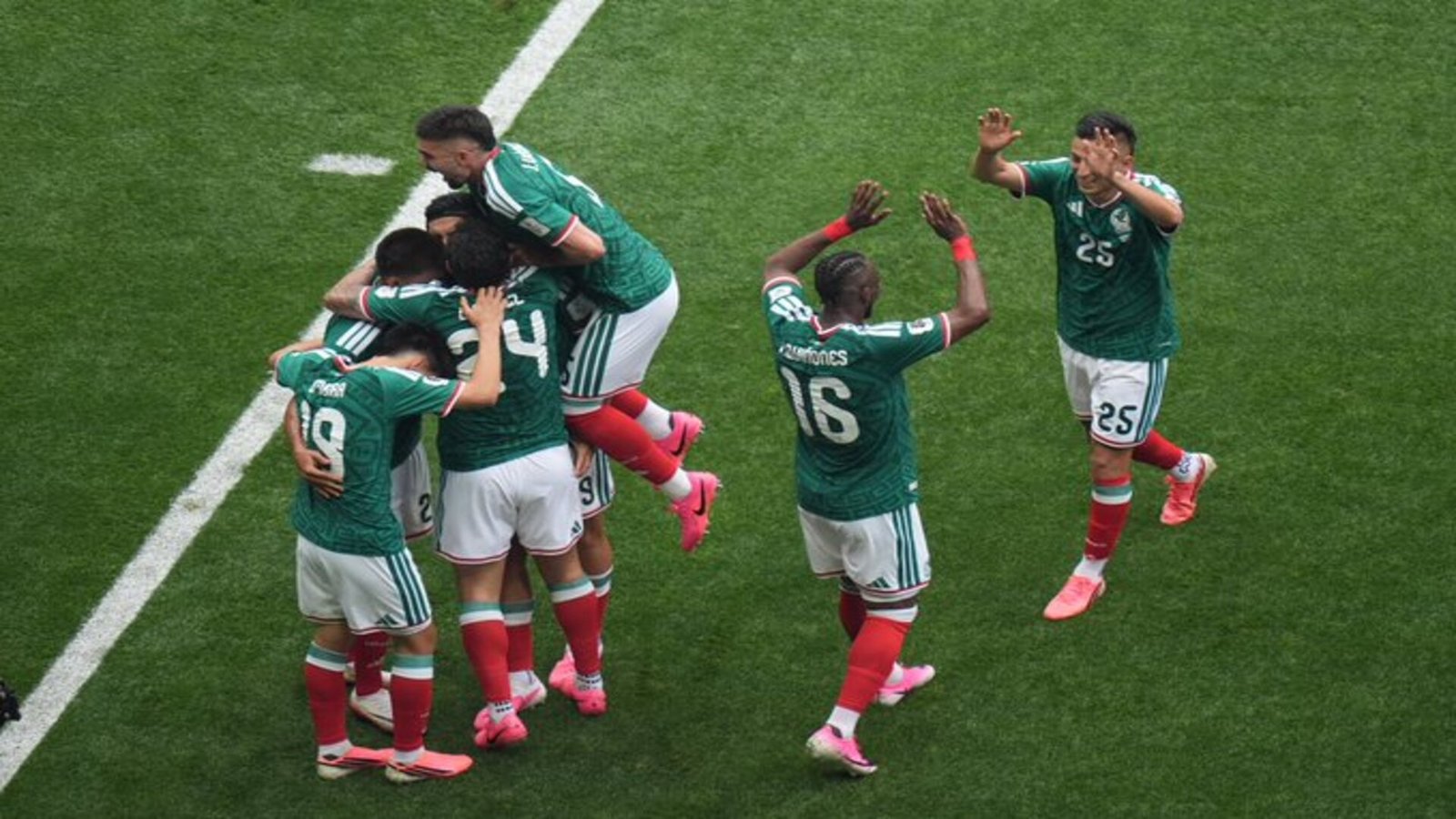 Los dirigidos por Javier Aguirre empieza la Copa del Mundo con una victoria por 2 a 0 frente a Sudáfrica por el Grupo A. En donde Julián Quiñones fue la figura por su historia. Fuente/Imagen: @miseleccionmx
