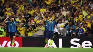 Luis Díaz celebrando el gol de Colombia
