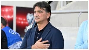 Zlatko Dalić cantando el himno de Croacia