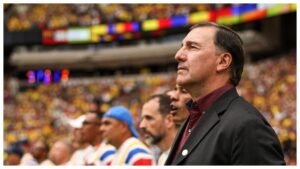 Néstor Lorenzo en el himno de Colombia.