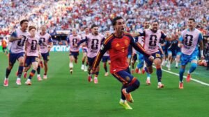 Ferran Torres celebra con euforia tras anotar el gol de la victoria en la final del Mundial 2026 contra Argentina en el MetLife Stadium de New Jersey. Fuente: La Selección Española.
