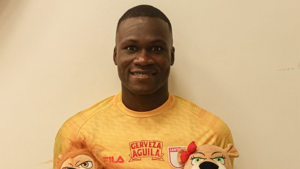 Weimar Asprilla celebra con Santa Fe