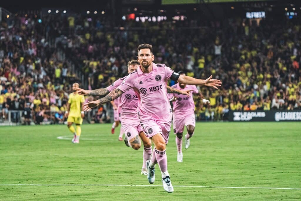 Lionel Messi celebrando su gol con el Inter Miami, el de argentina sigue ganando