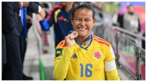 Juana Ortegón con su medalla de bronce en la Selección.