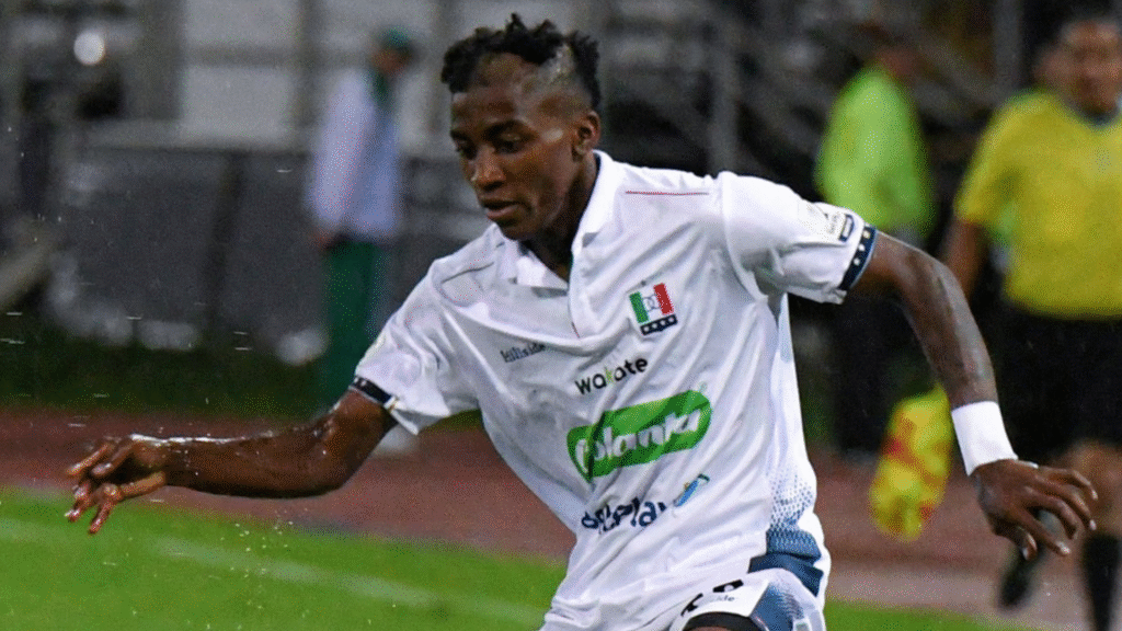 Junior Orobio en su debut profesional