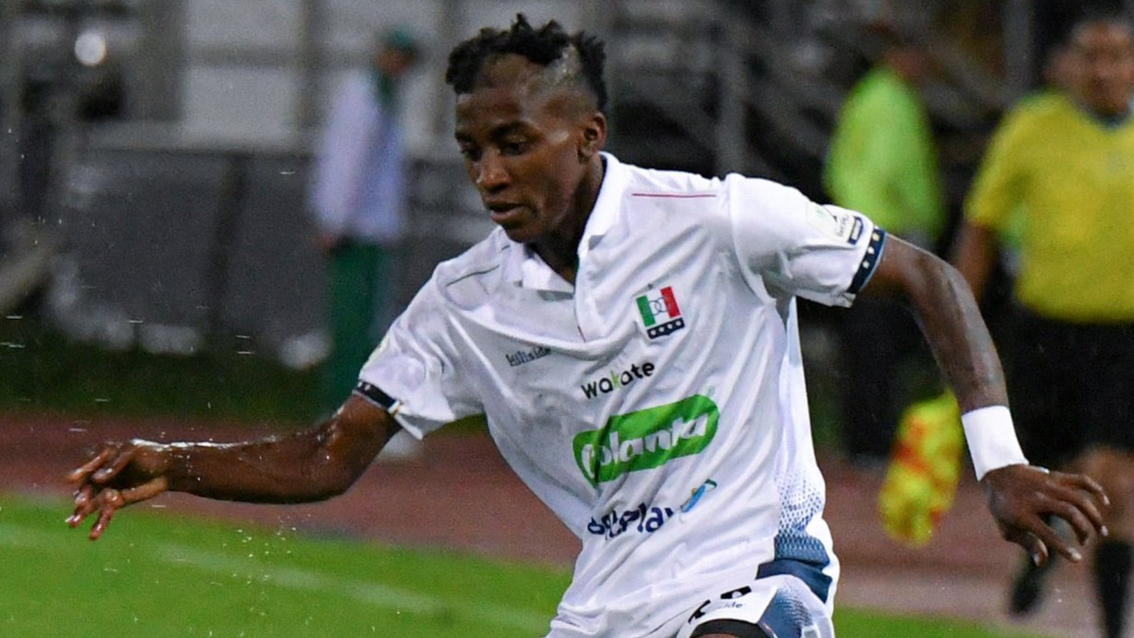 Junior Orobio en su debut profesional