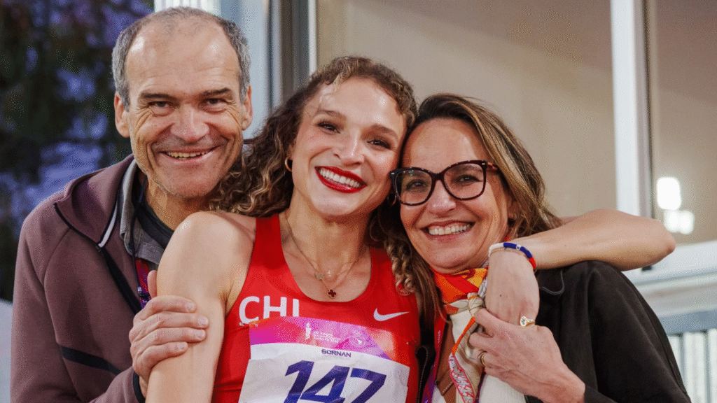 Martina Weils y su familia luego de romperd el record