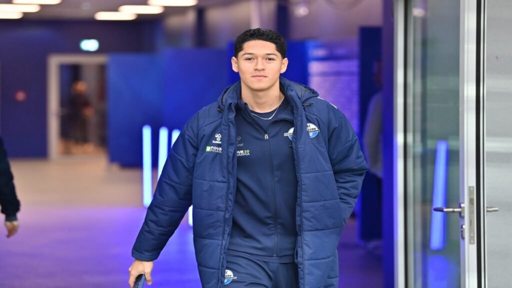 El mediocampista colombo-estadounidense Santiago Castañeda, pieza clave en el fútbol alemán, pide pista para representar a la Selección Colombia. Fuente/Imagen: @santigol99.