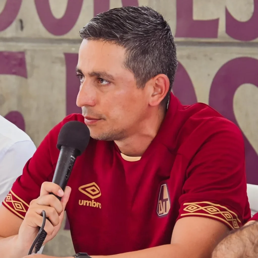 Sebastián Oliveros no es más el DT del club Pijao