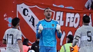 Álvaro Montero celebra con paredes