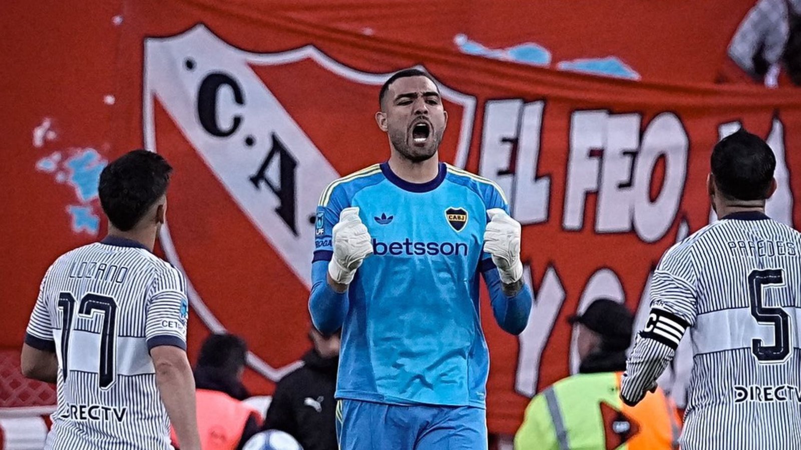Álvaro Montero celebra con paredes