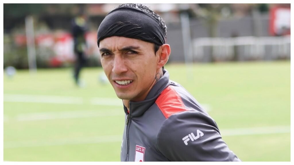 Omar Frasica en un entrenamiento con Santa Fe
