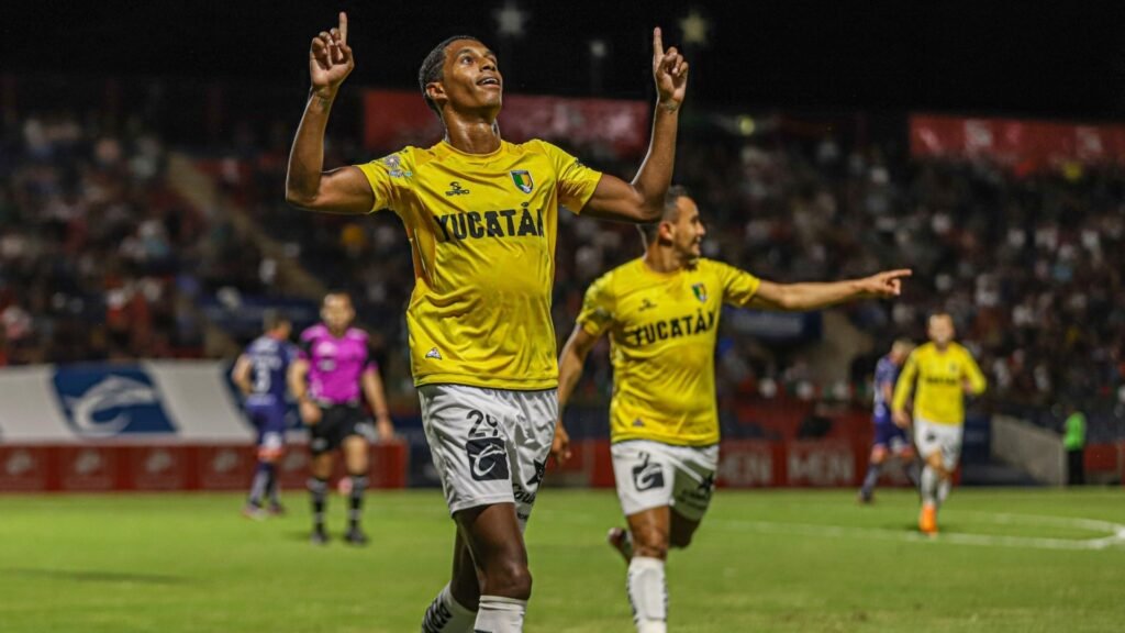 Sleyther Lora celebrando un gol
