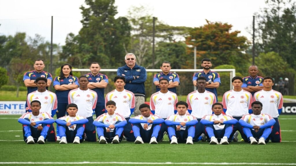 Los 14 jugadores elegidos por José López para representar a la Selección Colombia en el Mundial Sub-15. Fuente/Imagen: FCF